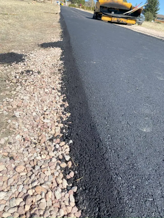 Clean asphalt edge